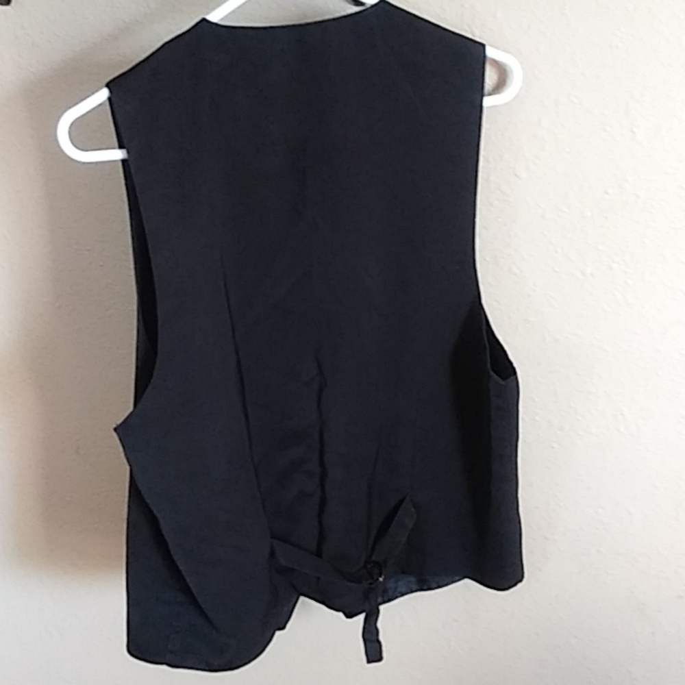 Vest - Picture 2 of 3